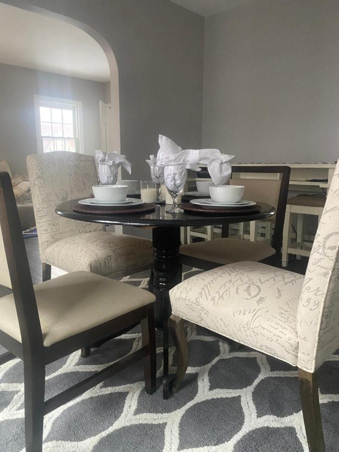 Cozy, Upstairs Apartment Pets Welcome With Fee Family Friendly Close To Everything Кливленд Экстерьер фото