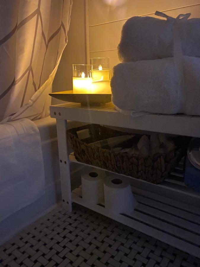 Cozy, Upstairs Apartment Pets Welcome With Fee Family Friendly Close To Everything Кливленд Экстерьер фото